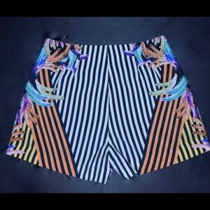Mid Rise Crazy Tropical Striped Short 🦁🐞🐛